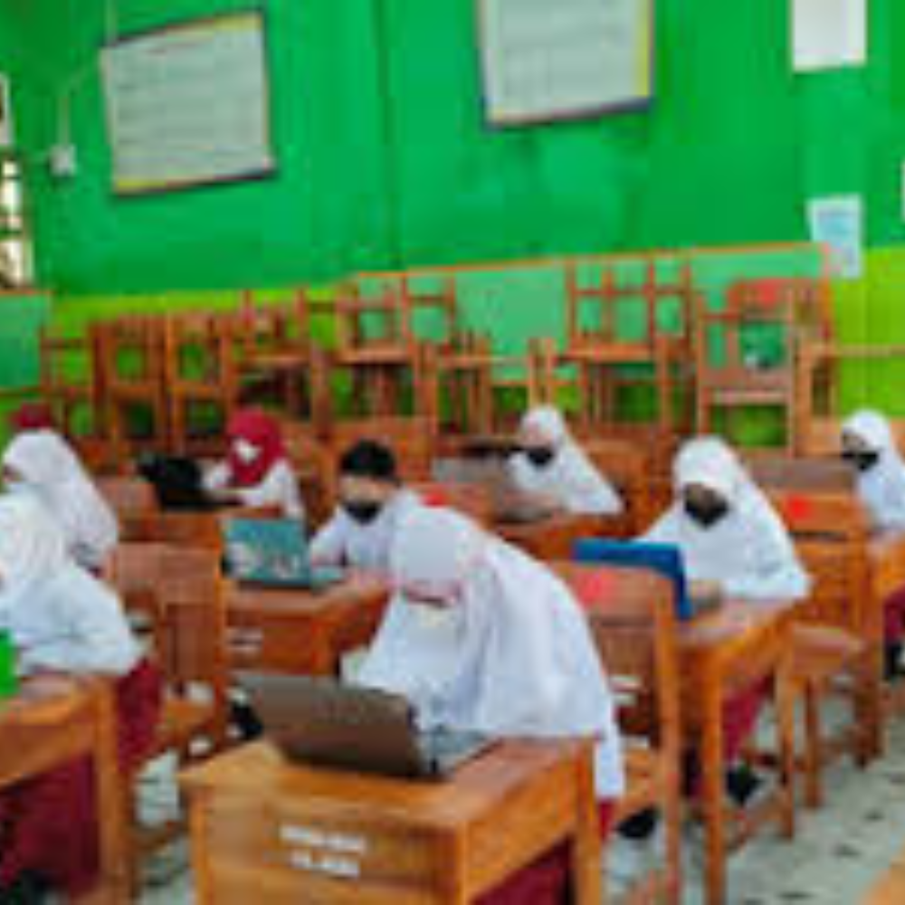 Ujian sekolah merupakan salah satu evaluasi terhadap siswa, tujuannya adalah untuk menguji dan untuk mengetahui sampai dimana kemampuan siswa.                           